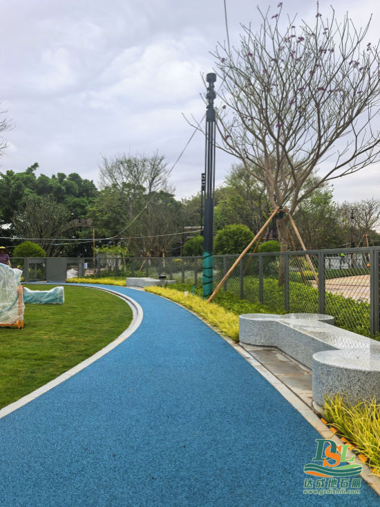 【廣州地石麗】彩色透水瀝青現場施工！
